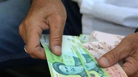 İ­r­a­n­ ­t­ü­m­e­n­i­ ­d­o­l­a­r­ ­k­a­r­ş­ı­s­ı­n­d­a­ ­i­l­k­ ­k­e­z­ ­r­e­k­o­r­ ­k­a­y­ı­p­t­a­